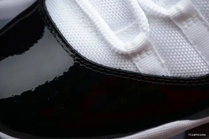 Air 528895-153 mens 11 Black Jordan White Low  Retro 